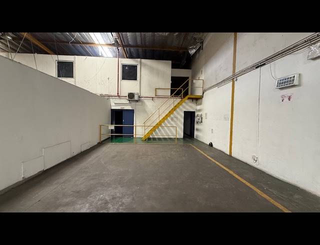 1,943M² WAREHOUSE TO LET IN SPRINGFIELD PARK